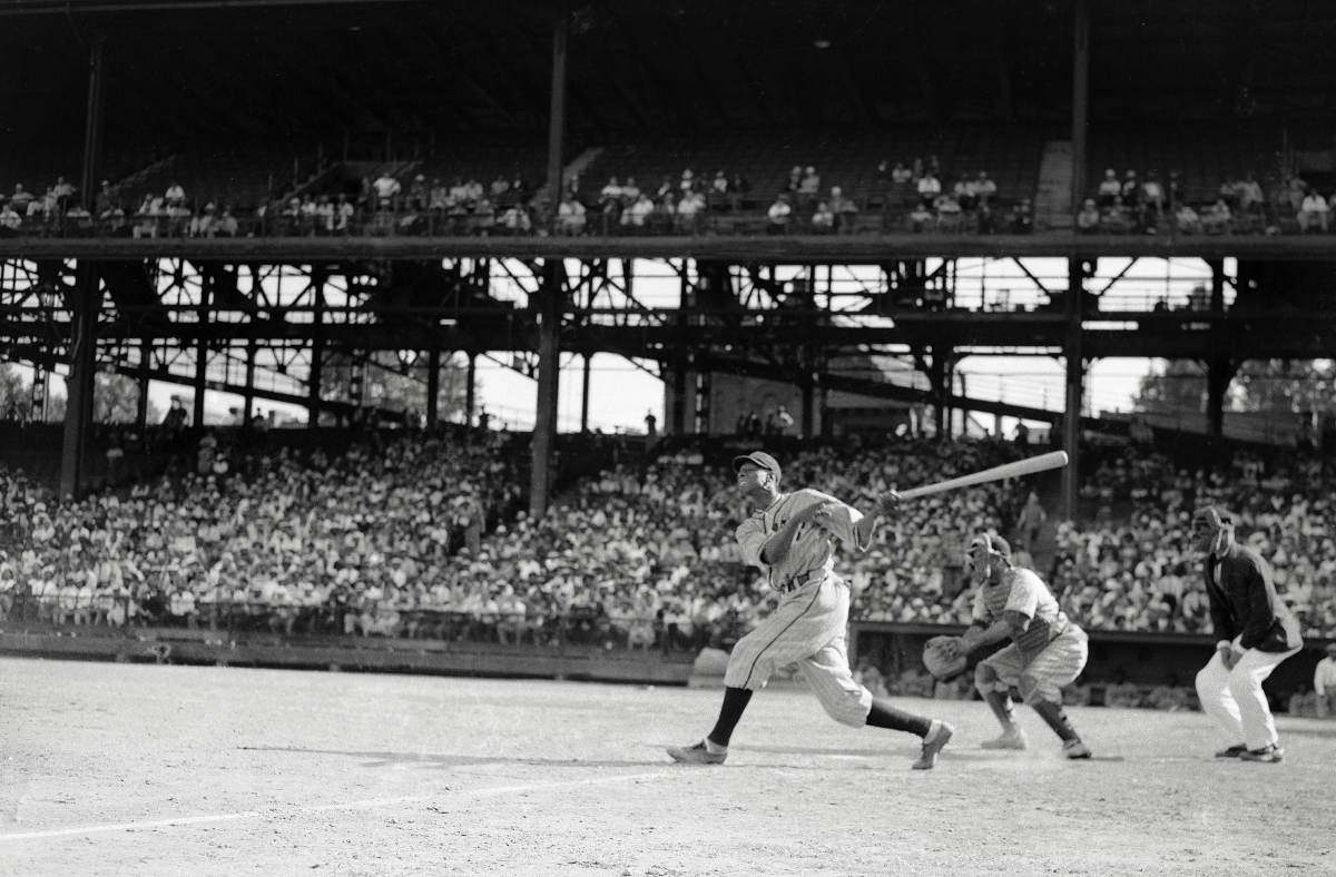 CROWD-PLEASERS
If the Negro leagues lacked big league status, it was in name only: The Homestead Grays, who split time between Pittsburgh and Washington, D.C., drew huge crowds at Forbes Field (pictured, with Robert Gaston hitting in 1942) and Griffith Stadium.
